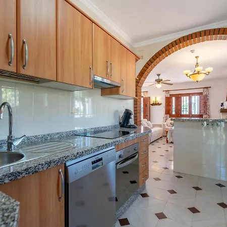 073 Villa Nerja