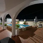 Villa 073 *